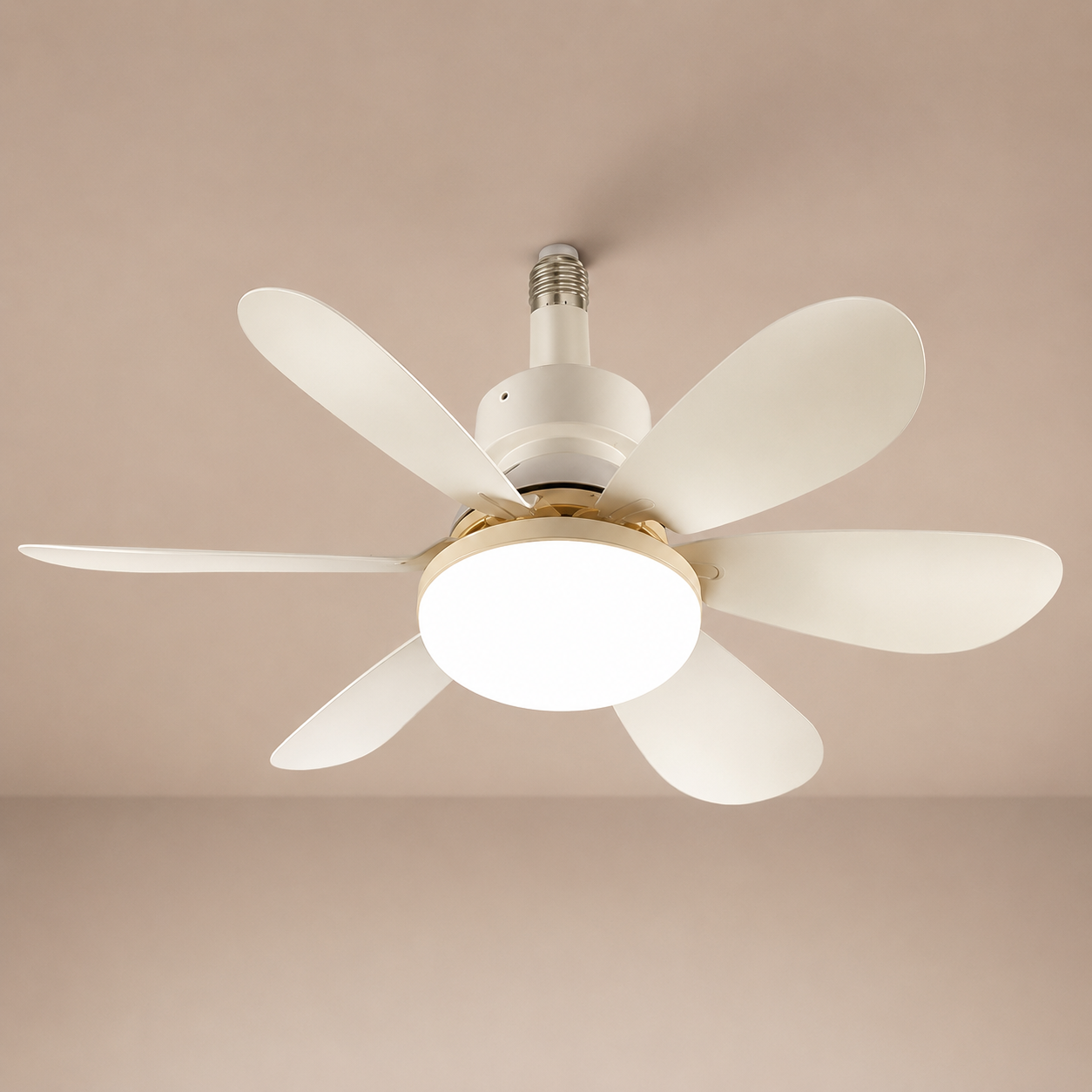 Ventilateur de plafond LED installé, guide de montage soi-même
