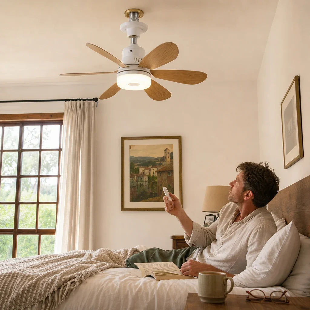 Ventilateur de plafond compact avec lumière LED et télécommande